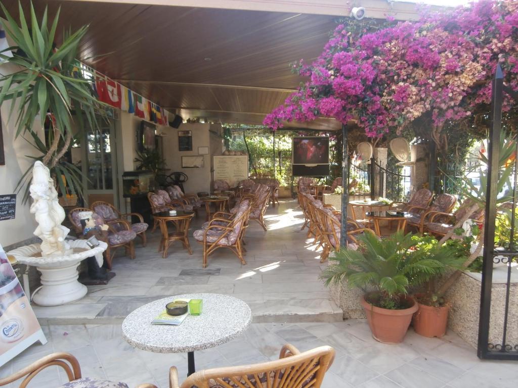 Harry'S Bar & Apartments 1 Acharavi  Exterior photo