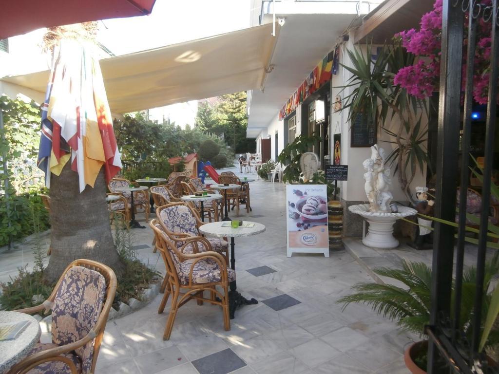 Harry'S Bar & Apartments 1 Acharavi  Exterior photo